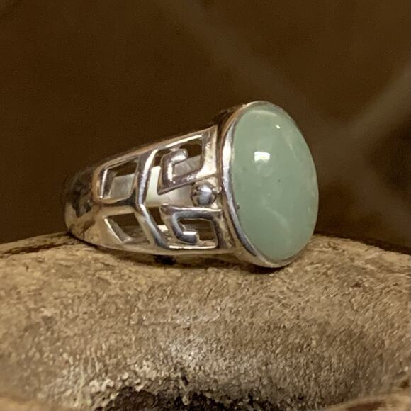 Sterling Silver and Green Chalcedony Ring By SETA Size 8 - Picture 2 of 6